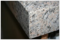 Kantenverarbeitung Granit auf Gehrung
